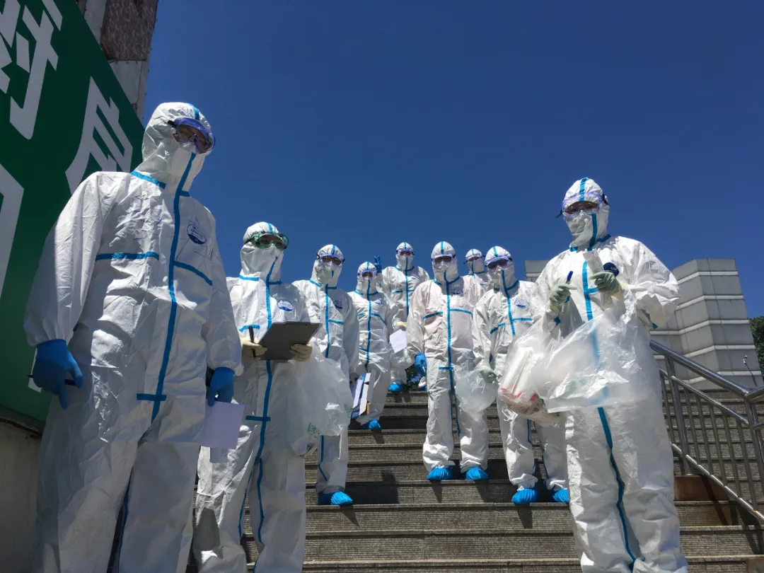 关键时刻，他们再次逆行，炸酱面加油!