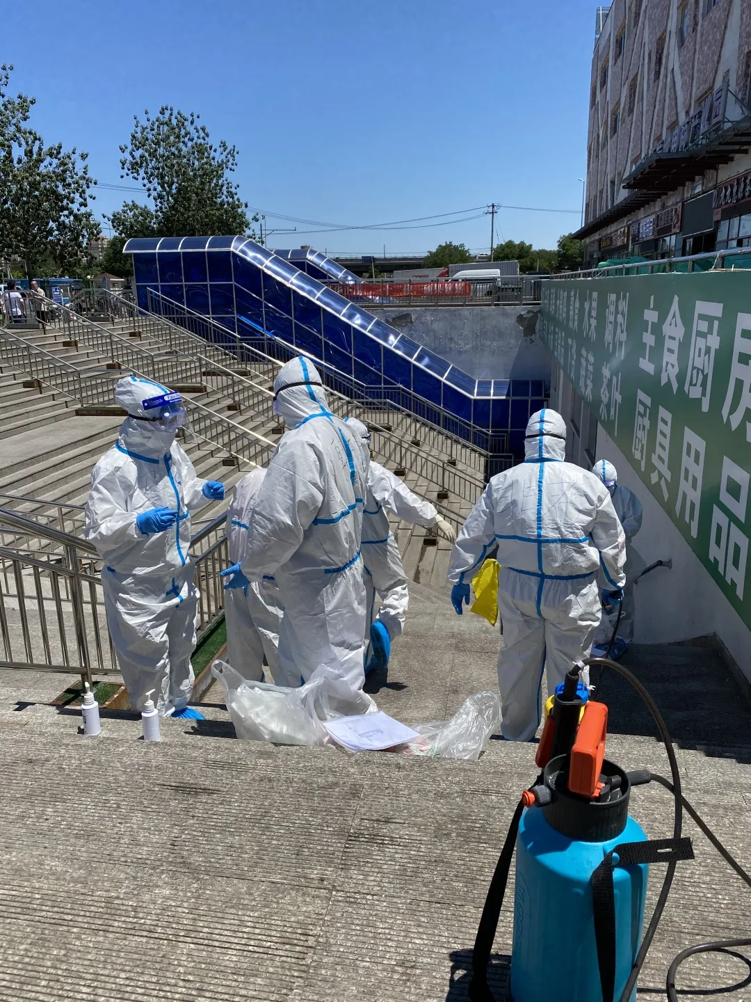 关键时刻，他们再次逆行，炸酱面加油!