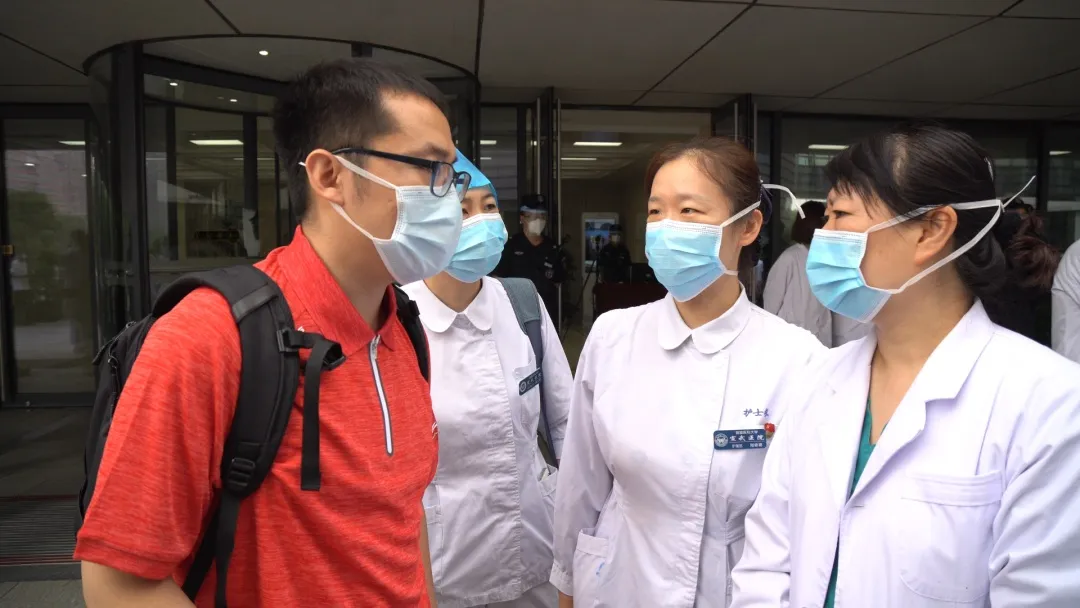 关键时刻，他们再次逆行，炸酱面加油!