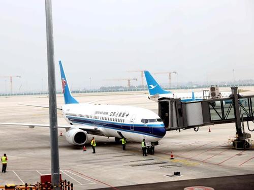 长沙飞北京部分航班有调整 旅客进出机场请配合防疫检查
