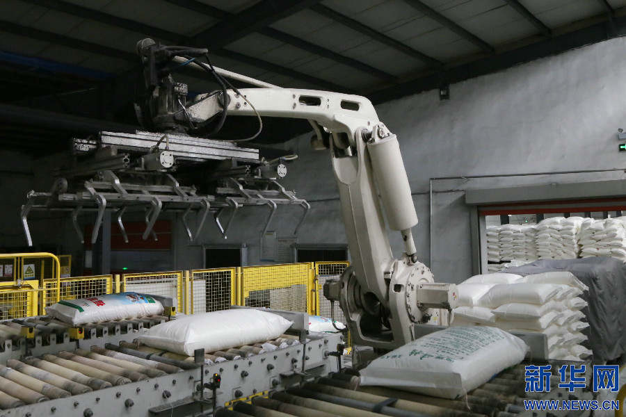 一人就业全家脱贫呼伦贝尔阜丰助力脱贫攻坚