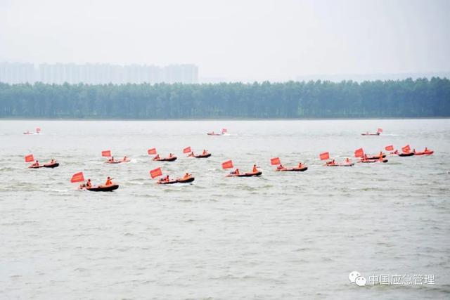 “水陆空”救援齐上阵 湖南举行2020年抗洪抢险应急演练