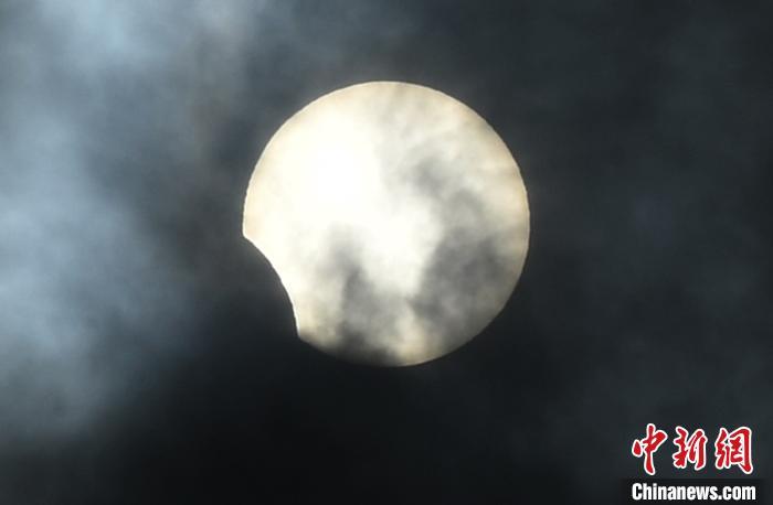 夏至“牵手”日环食 天宇送来浪漫“金指环”