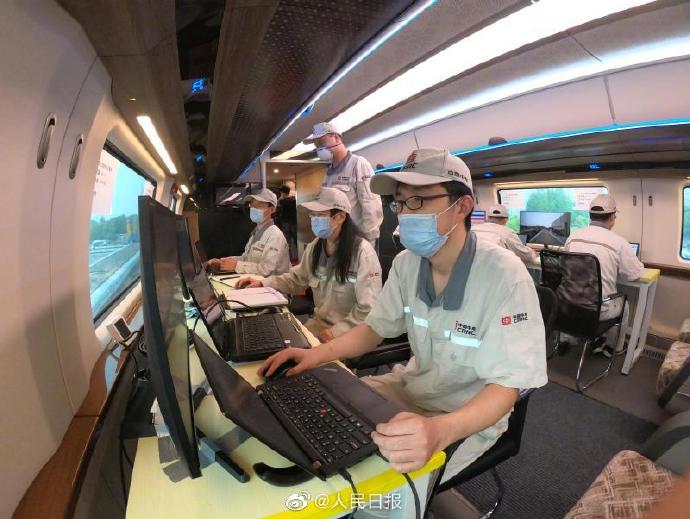 新突破！时速600公里高速磁浮试验样车成功试跑