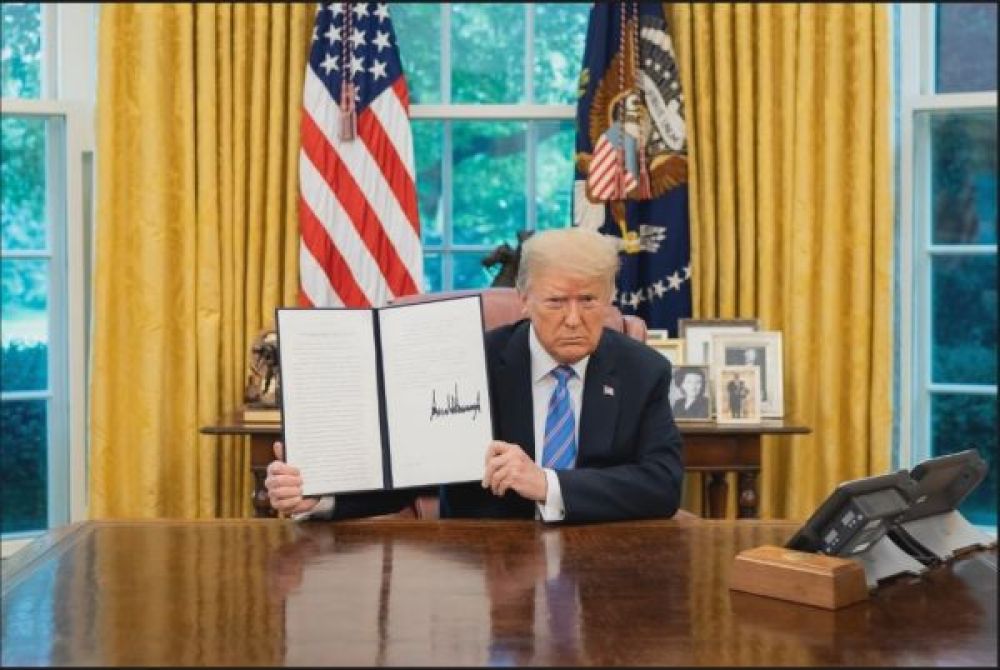 外媒探究：美国疫情“爆表”之际，特朗普在做什么？