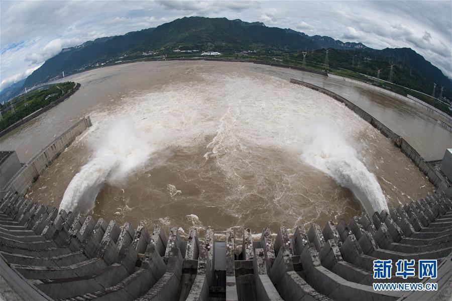 聚焦防汛救灾工作：把确保人民生命安全放在第一位