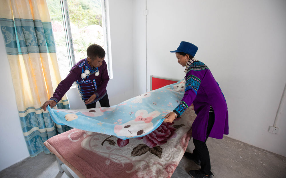 四川布拖：喜迁新居