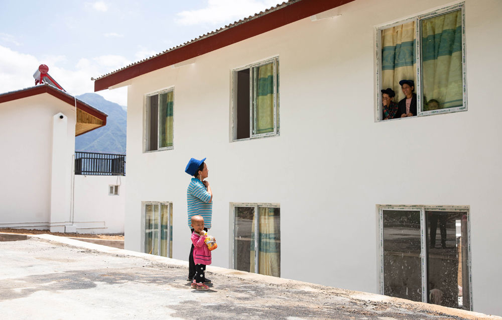 四川布拖：喜迁新居