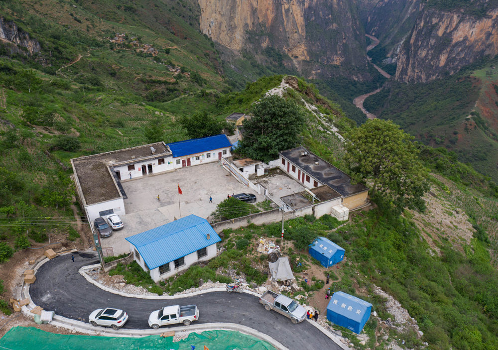 四川布拖：喜迁新居