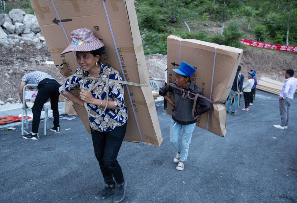 四川布拖：喜迁新居