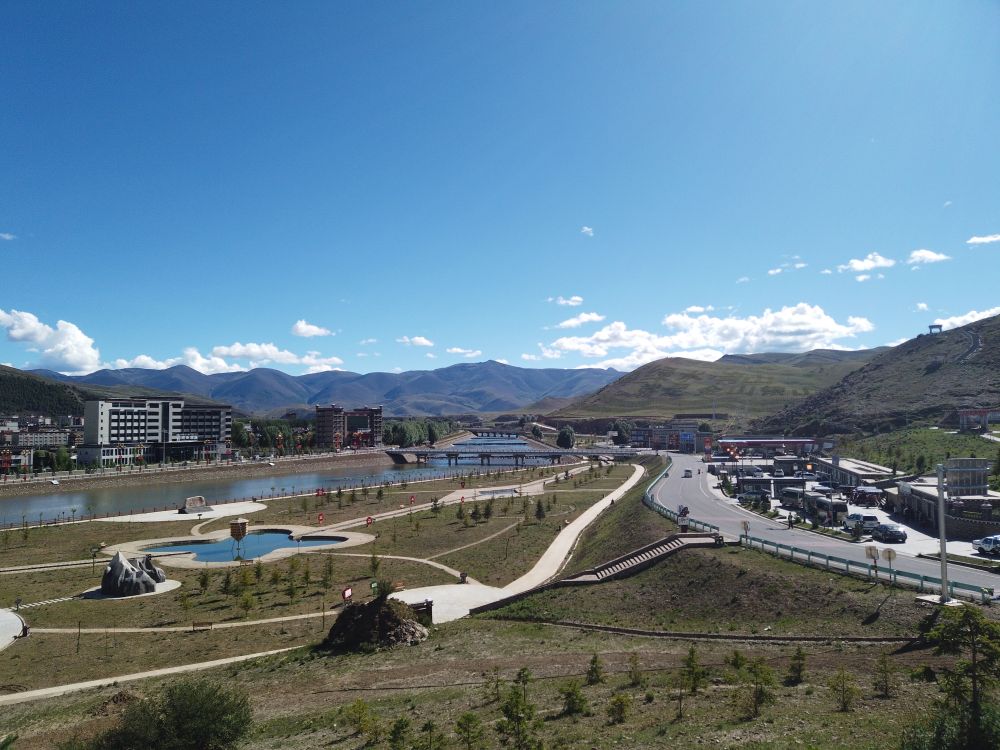 云端铺就幸福路——四川甘孜州脱贫奔小康一线见闻