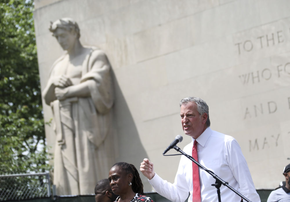 特朗普再就返校施压 纽约不买账