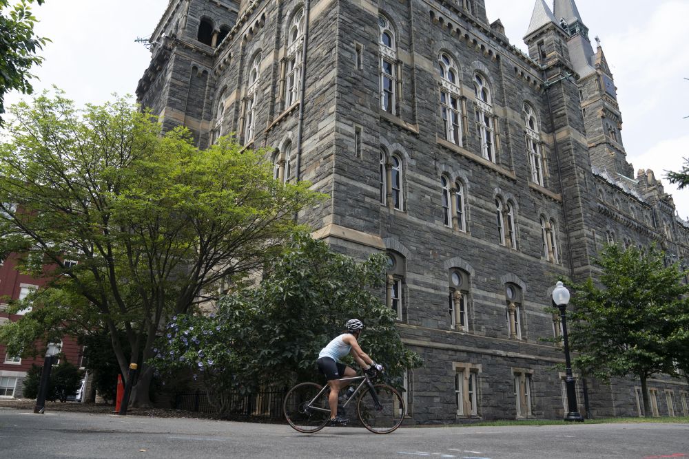 特朗普再就返校施压 纽约不买账