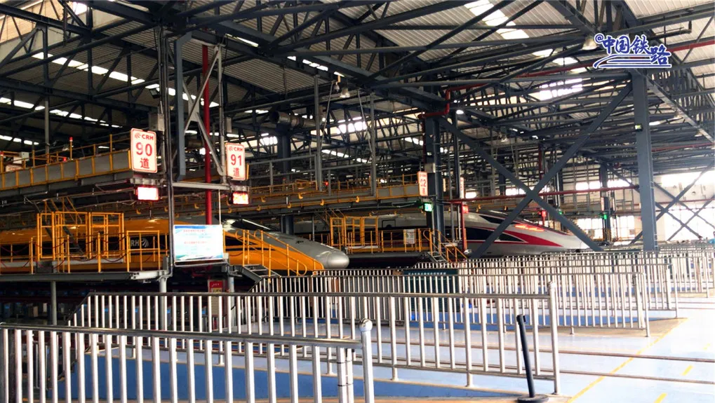 航拍!洪峰过境武汉，这里的复兴号怎么样了?