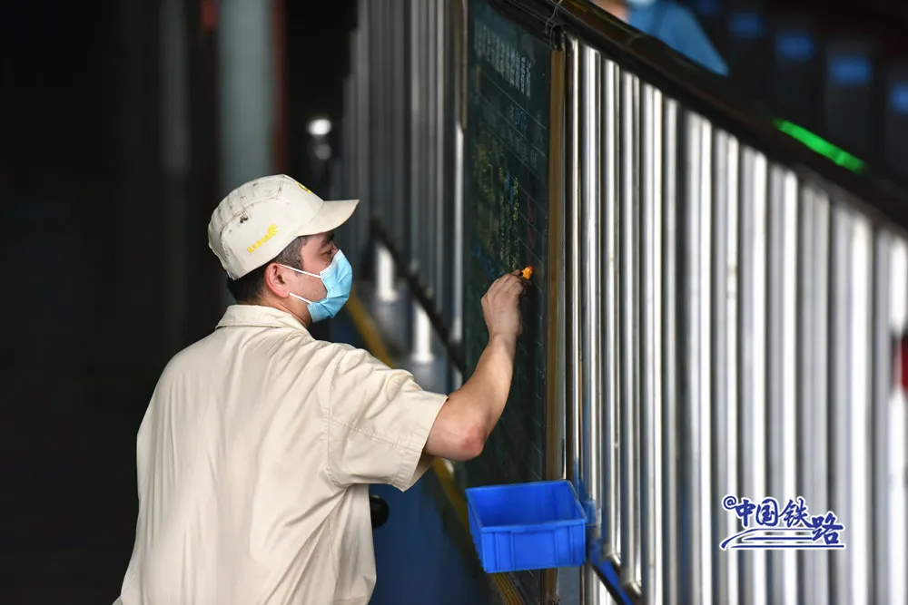 航拍!洪峰过境武汉，这里的复兴号怎么样了?