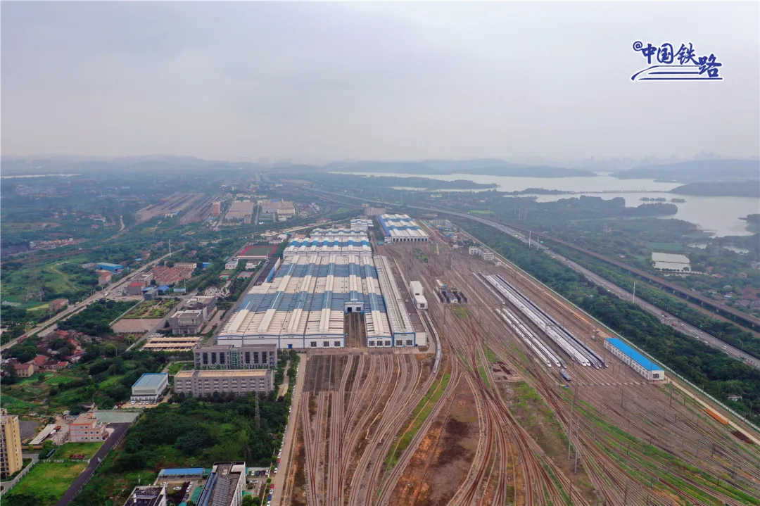 航拍!洪峰过境武汉，这里的复兴号怎么样了?