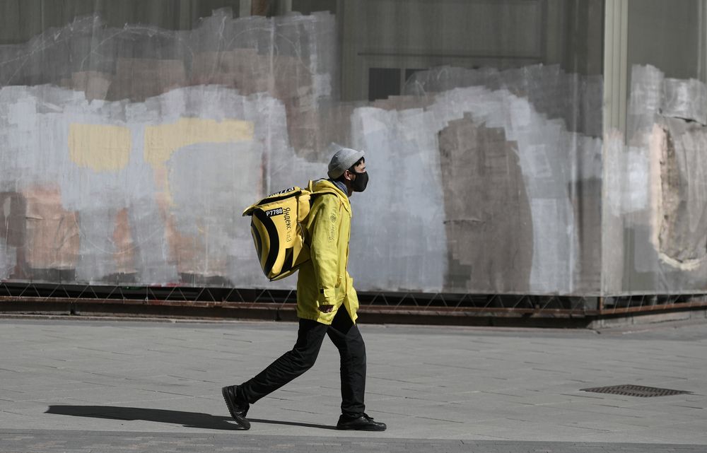 当世界停下脚步，他们依然风雨无阻