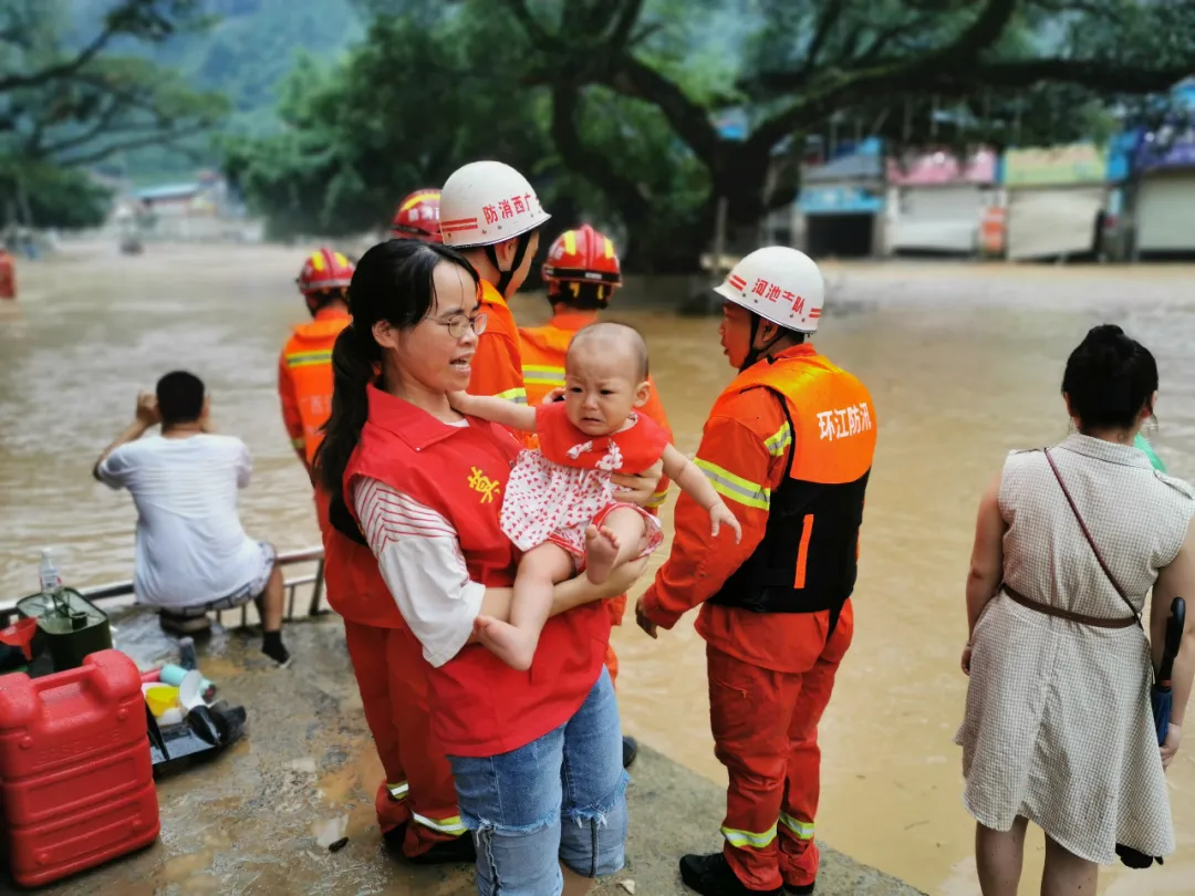 在广西抢险抗洪第一线，她们是乘风破浪的“娘子军”