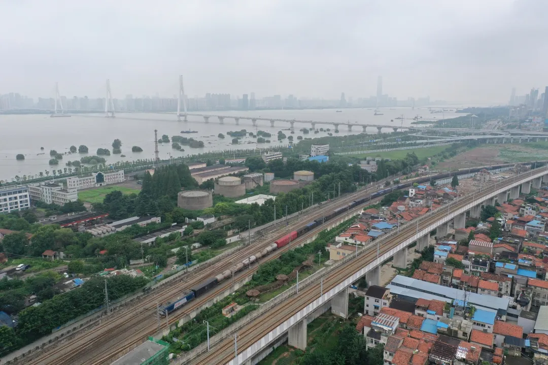 防汛关键时期铁路人接到特殊任务