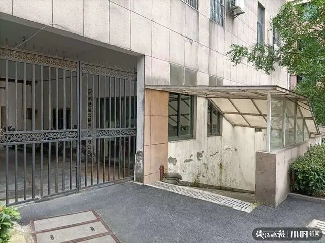 拦不住！女子“人间蒸发”的小区被网红盯上了…