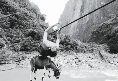 别了，溜索！ 别了，土坯房！