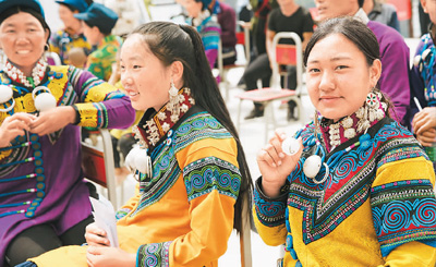 别了，溜索！ 别了，土坯房！