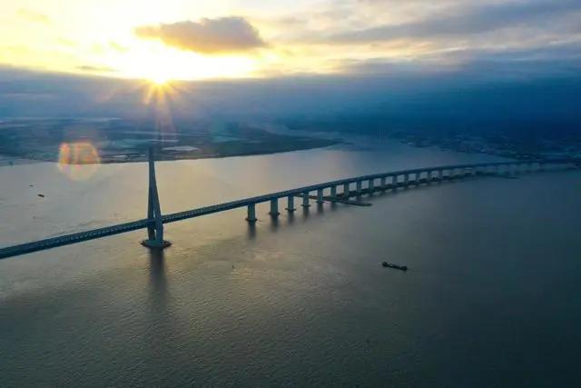 湖南大学技术！世界首座主跨超千米的公铁两用桥梁采用