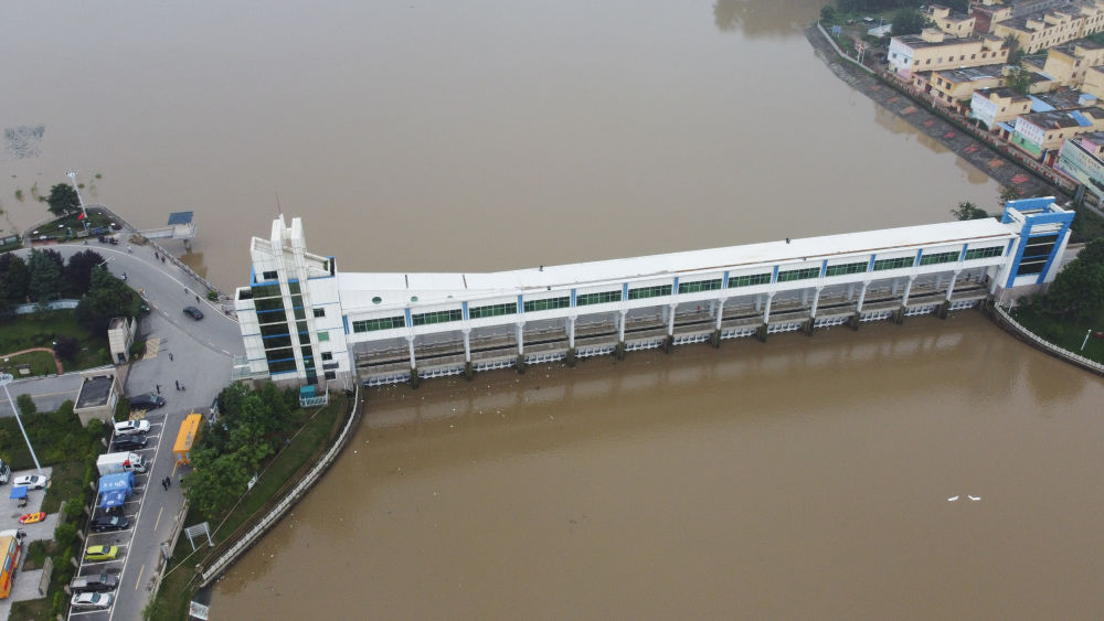 中国南方省份兼顾防汛抗疫