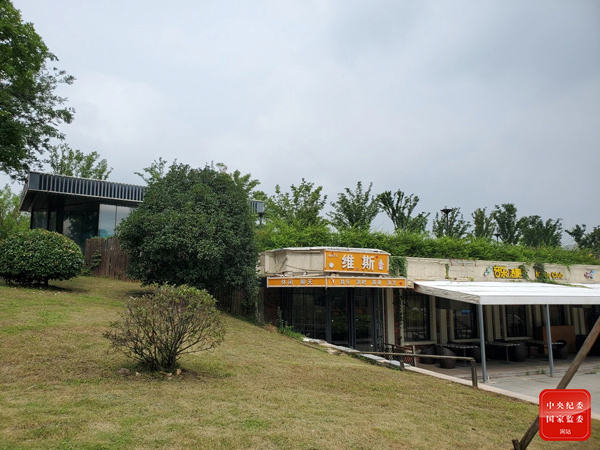 秦淮河堤违建餐厅26日夜间进行拆除 当地纪委监委介入