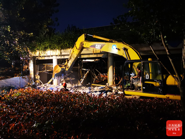 秦淮河堤违建餐厅26日夜间进行拆除 当地纪委监委介入