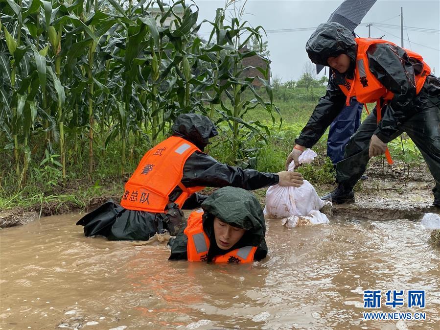 青春出列——暴雨洪峰中的热血成人礼