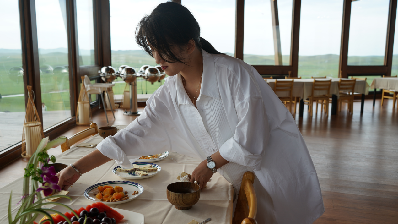 【幸福花开新边疆】离离原上泥作路 风吹草低心安处