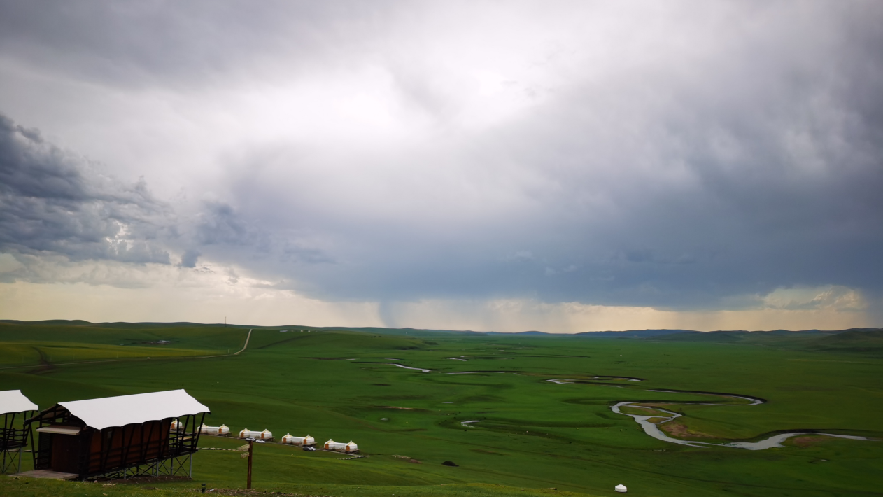 【幸福花开新边疆】离离原上泥作路 风吹草低心安处