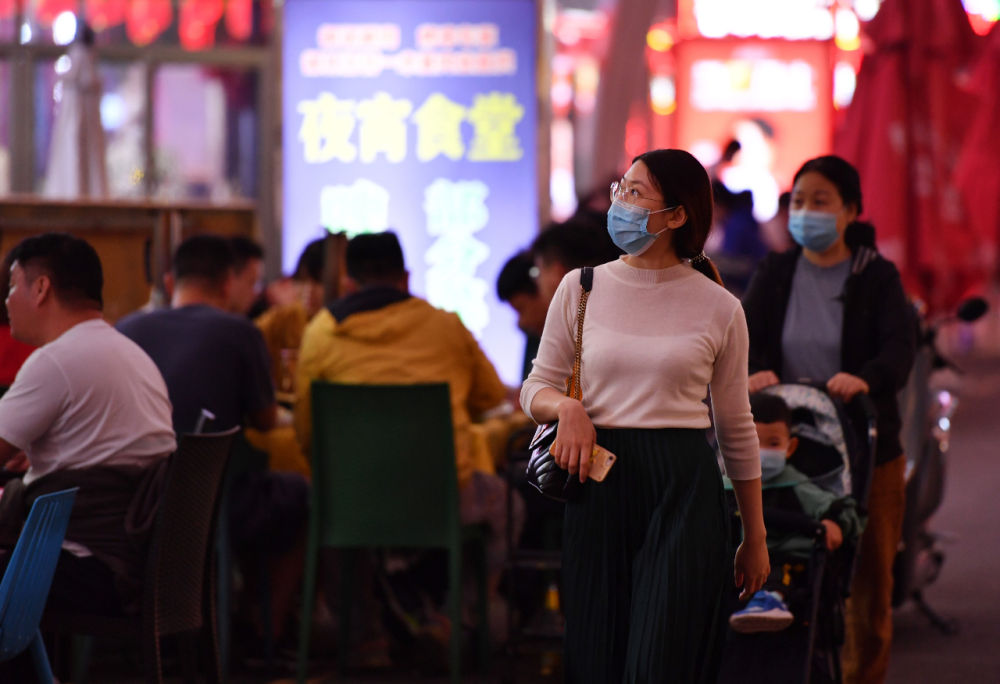 夜生活、夜经济、夜文化……中国的夜晚正在悄然改变