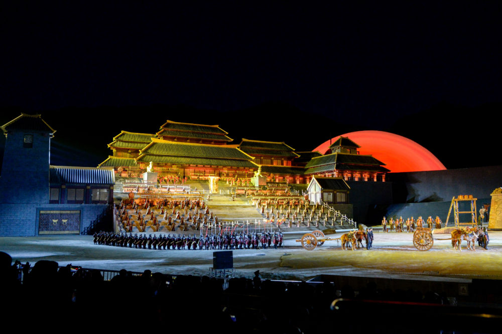 夜生活、夜经济、夜文化……中国的夜晚正在悄然改变