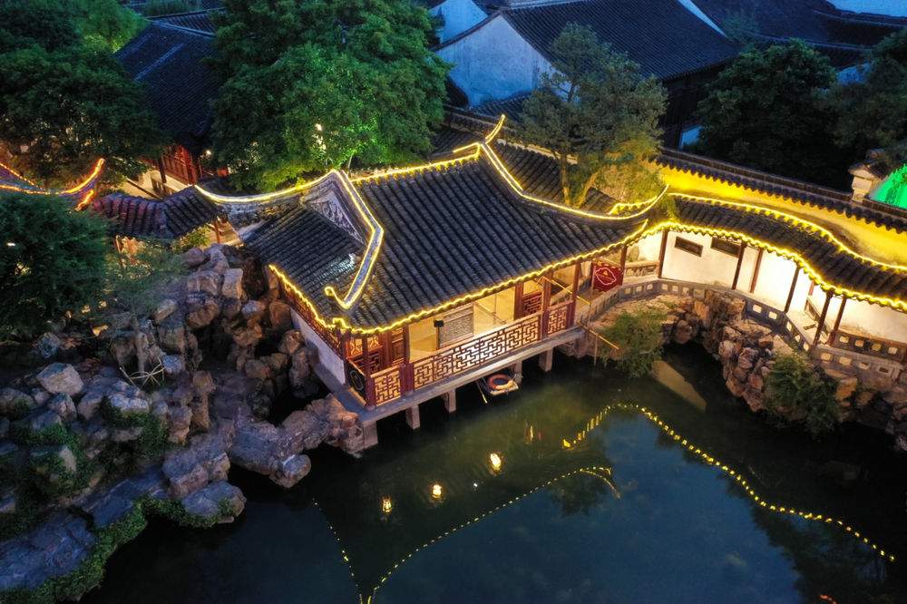 夜生活、夜经济、夜文化……中国的夜晚正在悄然改变