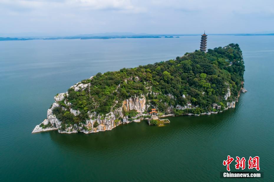航拍丰水期鄱阳湖湖口水域:碧波万顷间 鞋山岛耸峙