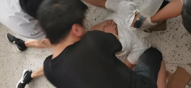 95后大学生刚入职就旷工！得知原因后同事服了