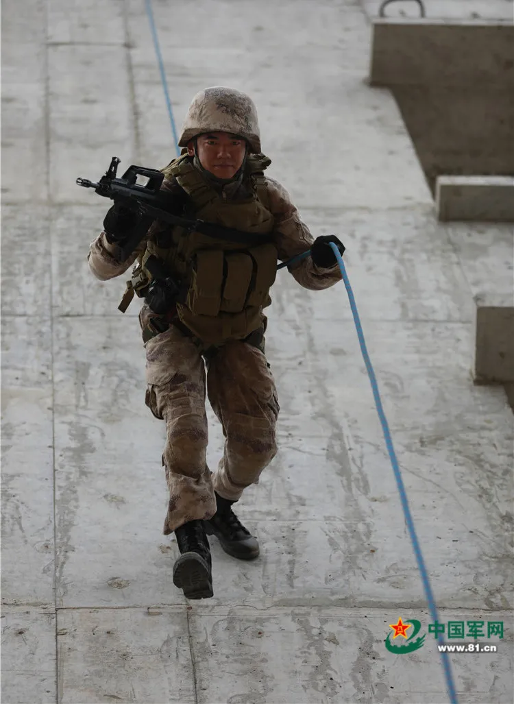 最美新时代革命军人丨何龙：做绝杀尖刀上的刀尖子!