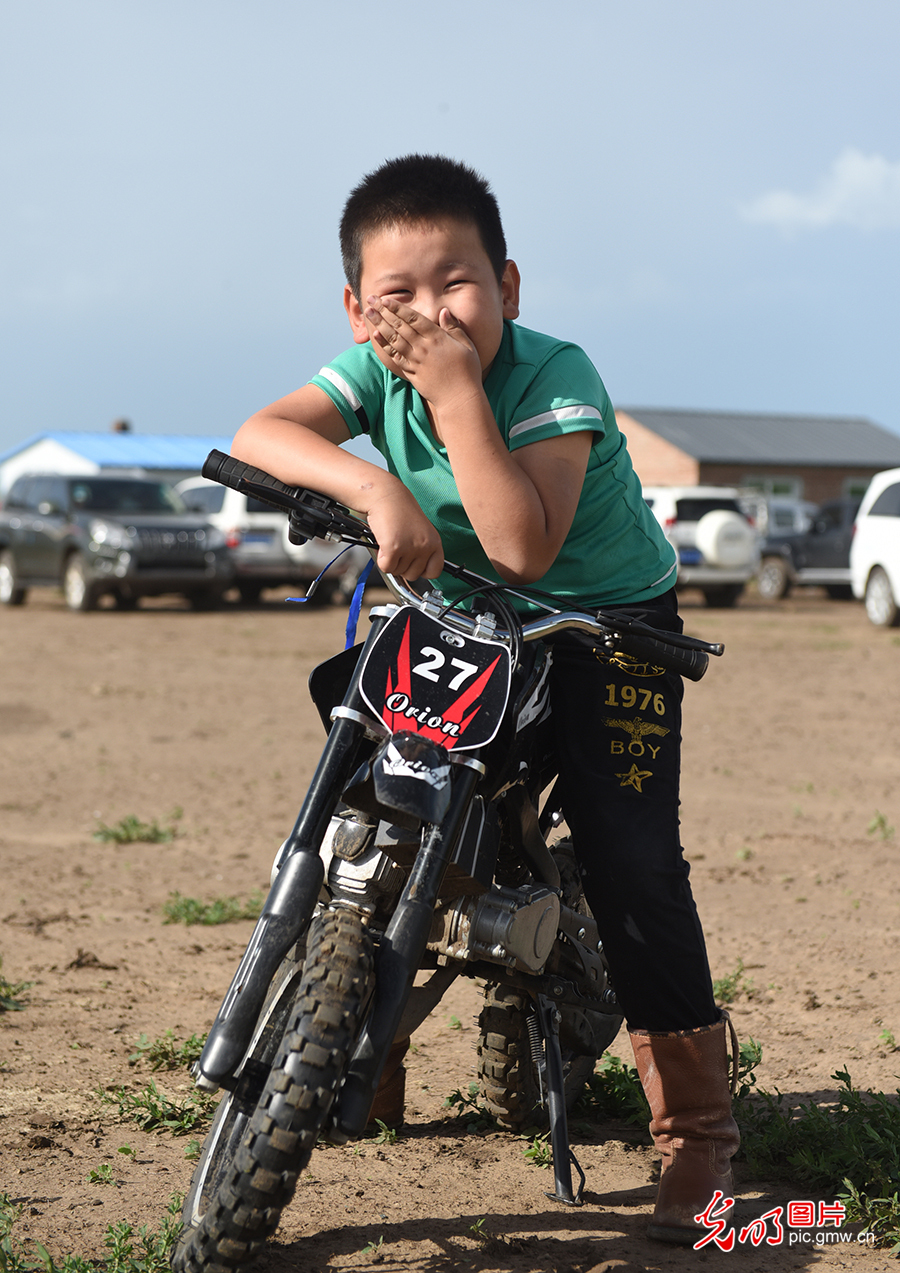 【幸福花开新边疆】草原牧民的现代生活：五畜齐全 人丁兴旺