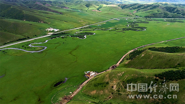 【幸福花开新边疆】航拍乌兰毛都草原 看骏马奔腾