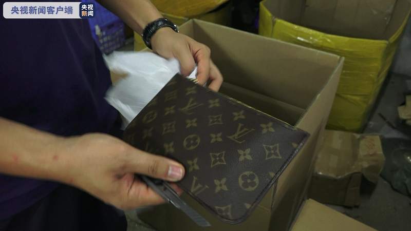 涉案4亿元！广西警方破获一起产销假冒名牌商包案