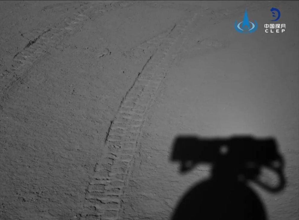 嫦娥四号着陆器和“玉兔二号”月球车自主唤醒 进入第21月昼工作期