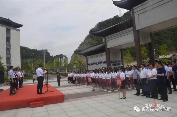 陕西商洛回应＂摘帽贫困县7.1亿建中学＂:调查组已去现场