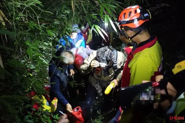 2驴友探险失联5天，获救后被罚款并承担2万搜救费