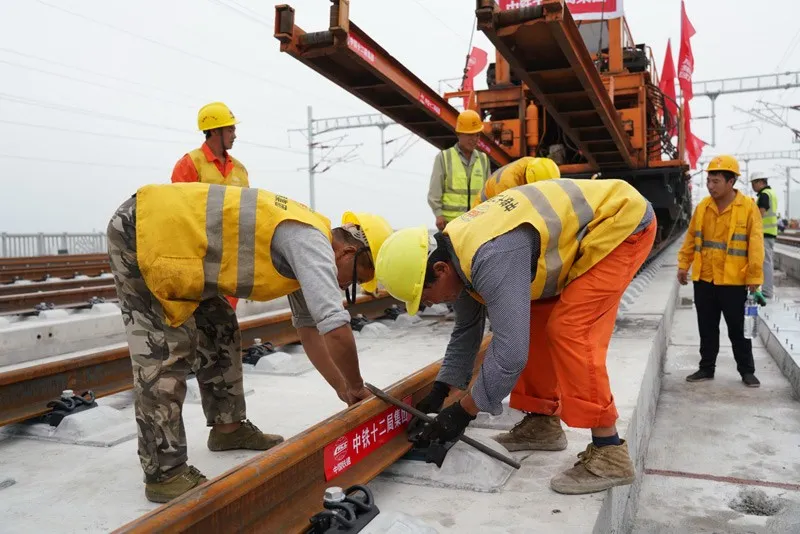 高铁新动能!京雄城际铁路全线轨道贯通意味着什么?
