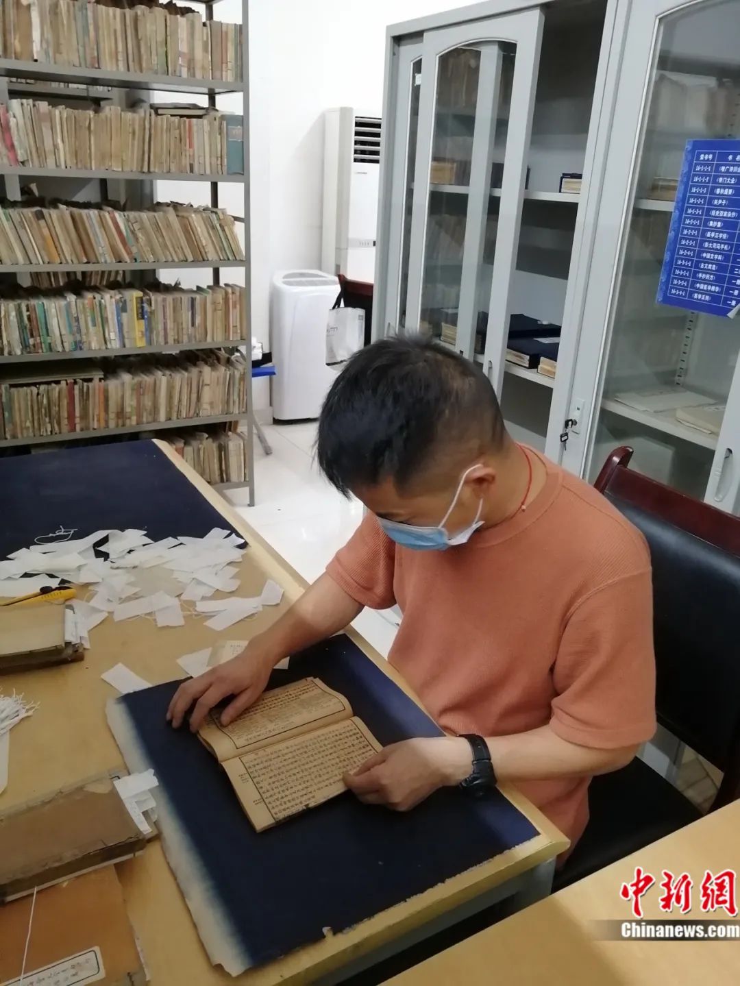 聋哑人、的哥……他们为何都选择为古籍“续命”？