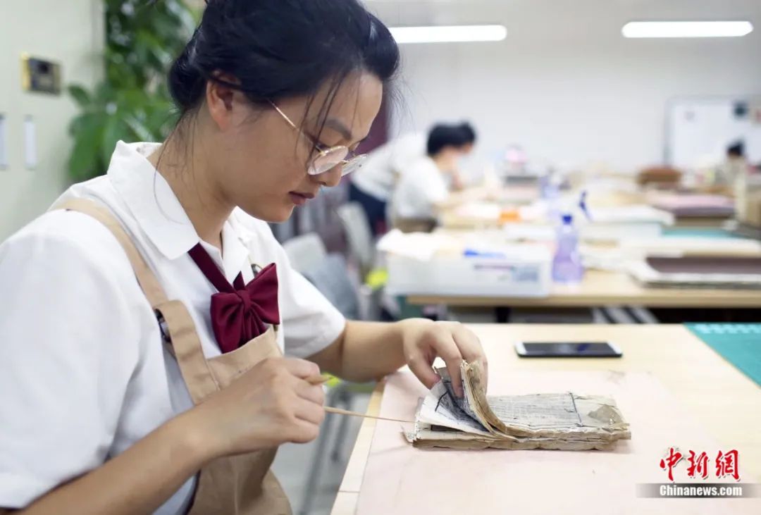 聋哑人、的哥……他们为何都选择为古籍“续命”？