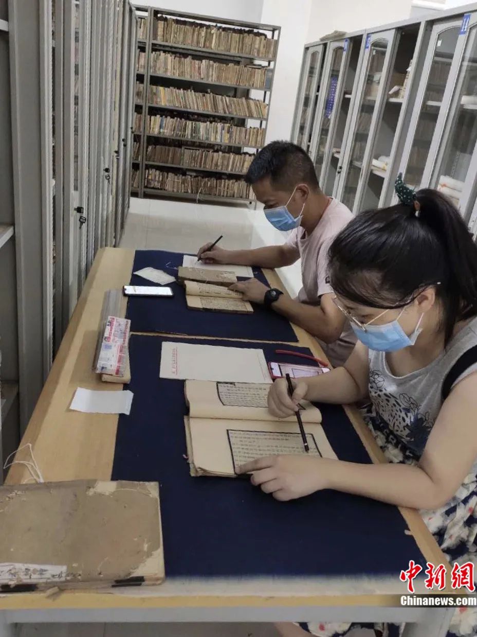 聋哑人、的哥……他们为何都选择为古籍“续命”？