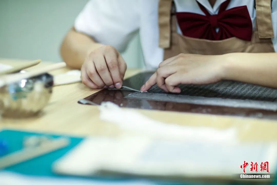 聋哑人、的哥……他们为何都选择为古籍“续命”？